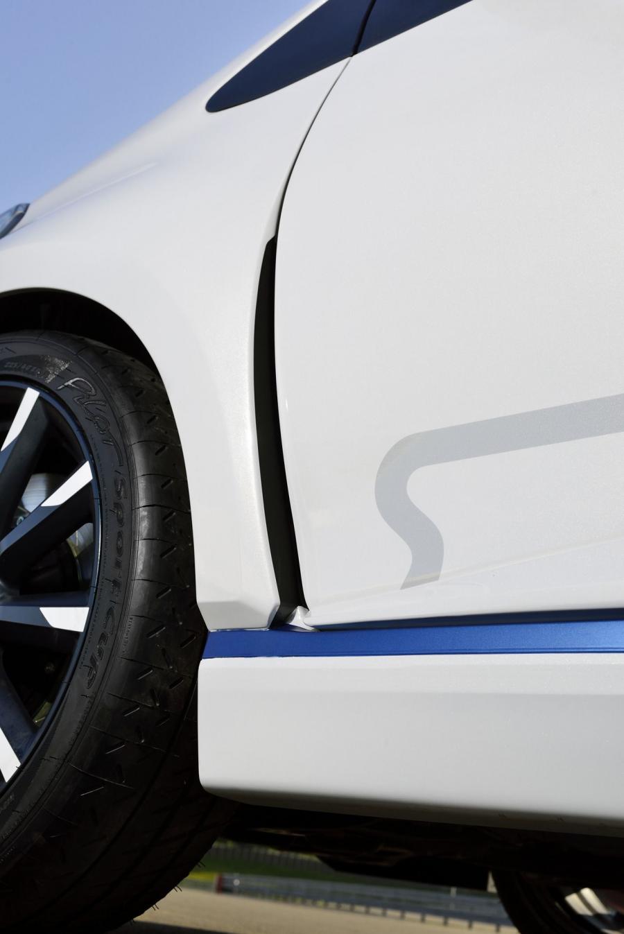 Детали экстерьера Toyota Yaris Hybrid-R Concept 2013 года  (фото 31 из 42)